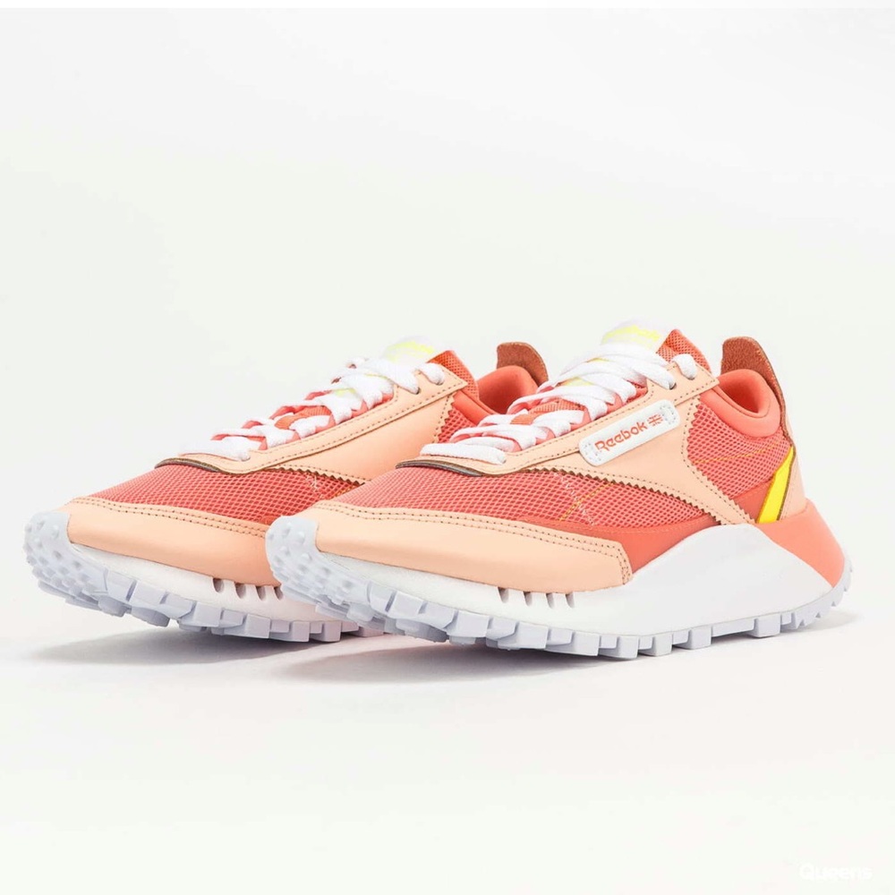 NIB| NWT Rebook classic legacy sneakers size 6